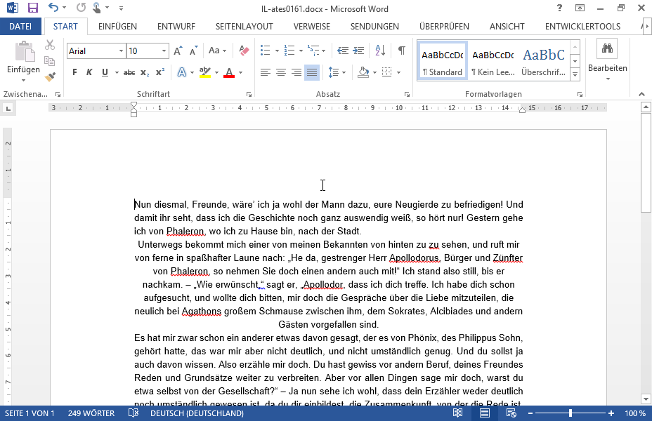 Formatieren Sie den zweiten Absatz als Blocksatz, mit einem Einzug der ersten Zeile von 1,3 cm, mit 1,5-zeiligen Zeilenabstand und ändern Sie den Abstand vor dem Absatz auf 10 Pt. 