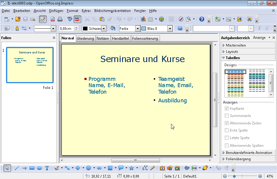 Markieren Sie den Text vom ersten Füllzeichen des rechten Textfeldes der Folie. Übernehmen Sie dann kursive Schrift und schwarze Schriftfarbe. 